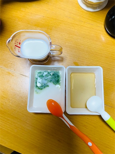 生後六ヶ月の10倍粥ほうれんそうミルク麦茶